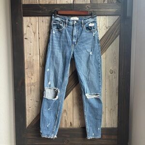 Abercrombie and Fitch the Mom High rise distressed jeans size 26